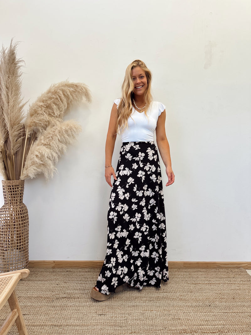 Falda Envolvente Flores Blancas