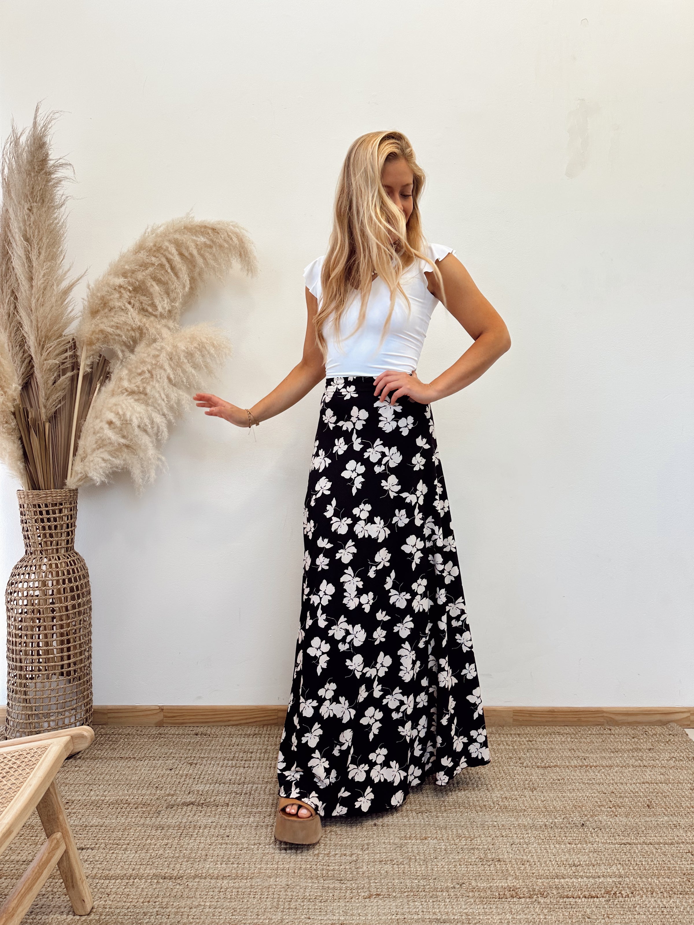 Falda Envolvente Flores Blancas