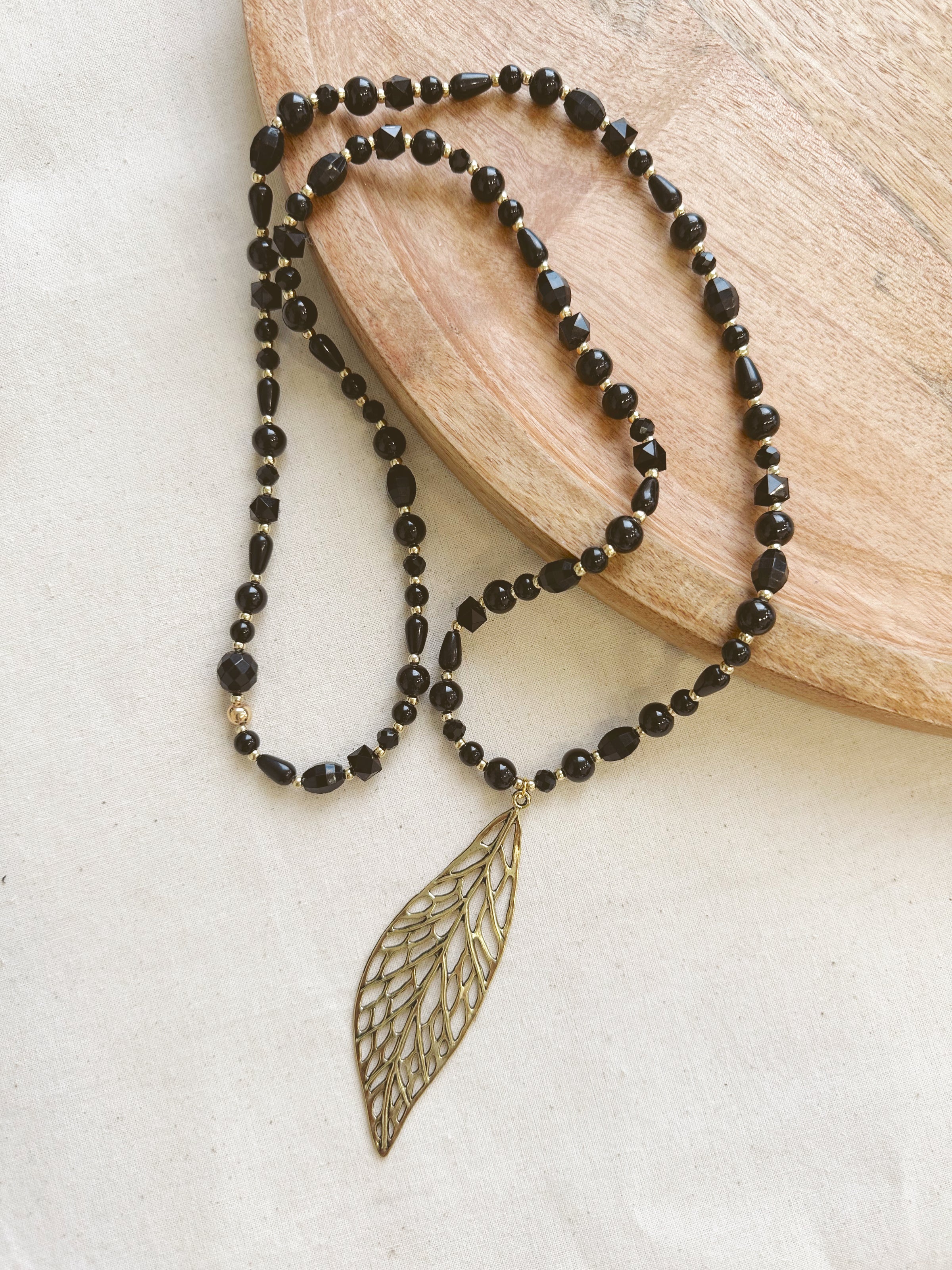 Collar Negro Dorado