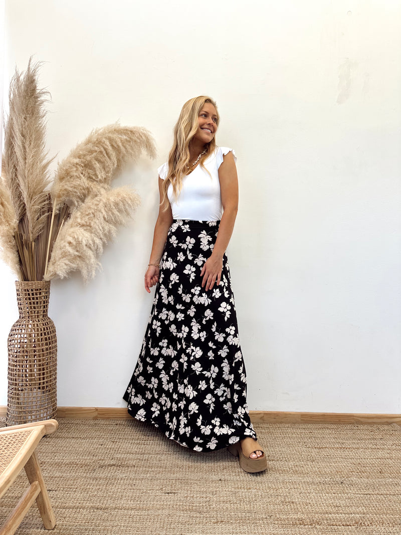 Falda Envolvente Flores Blancas