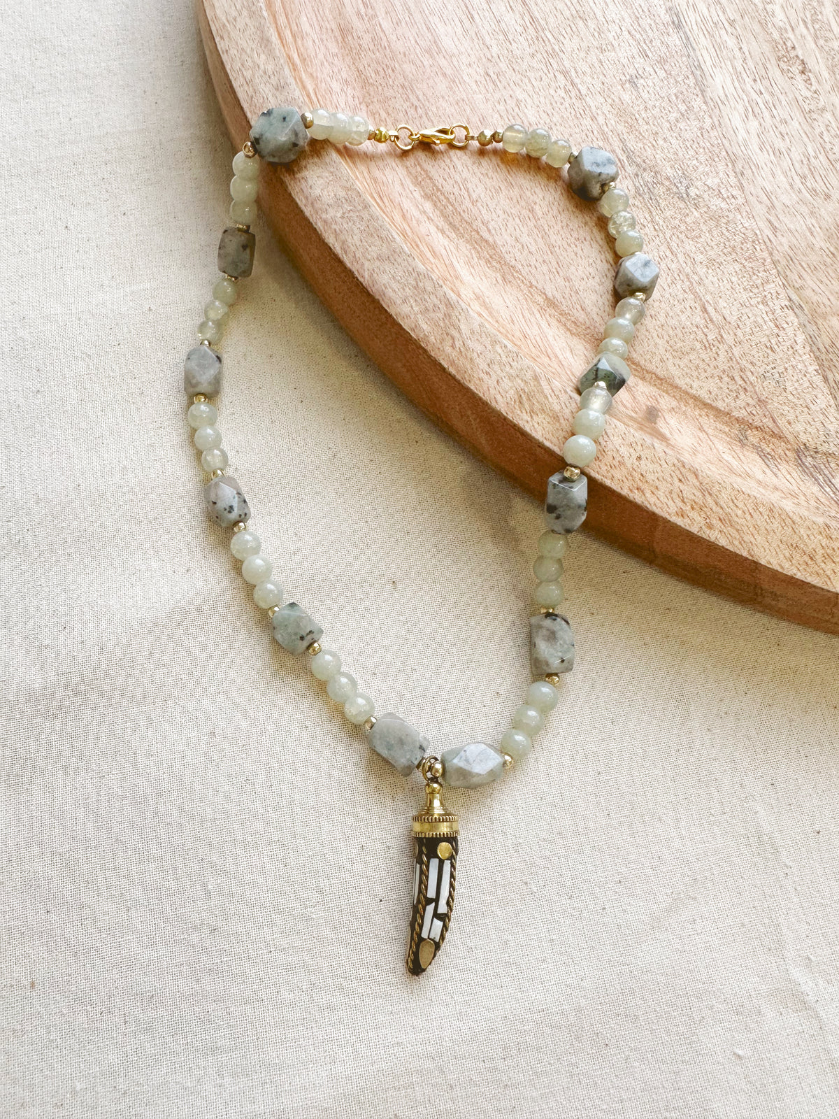 Collar Piedras Cacho