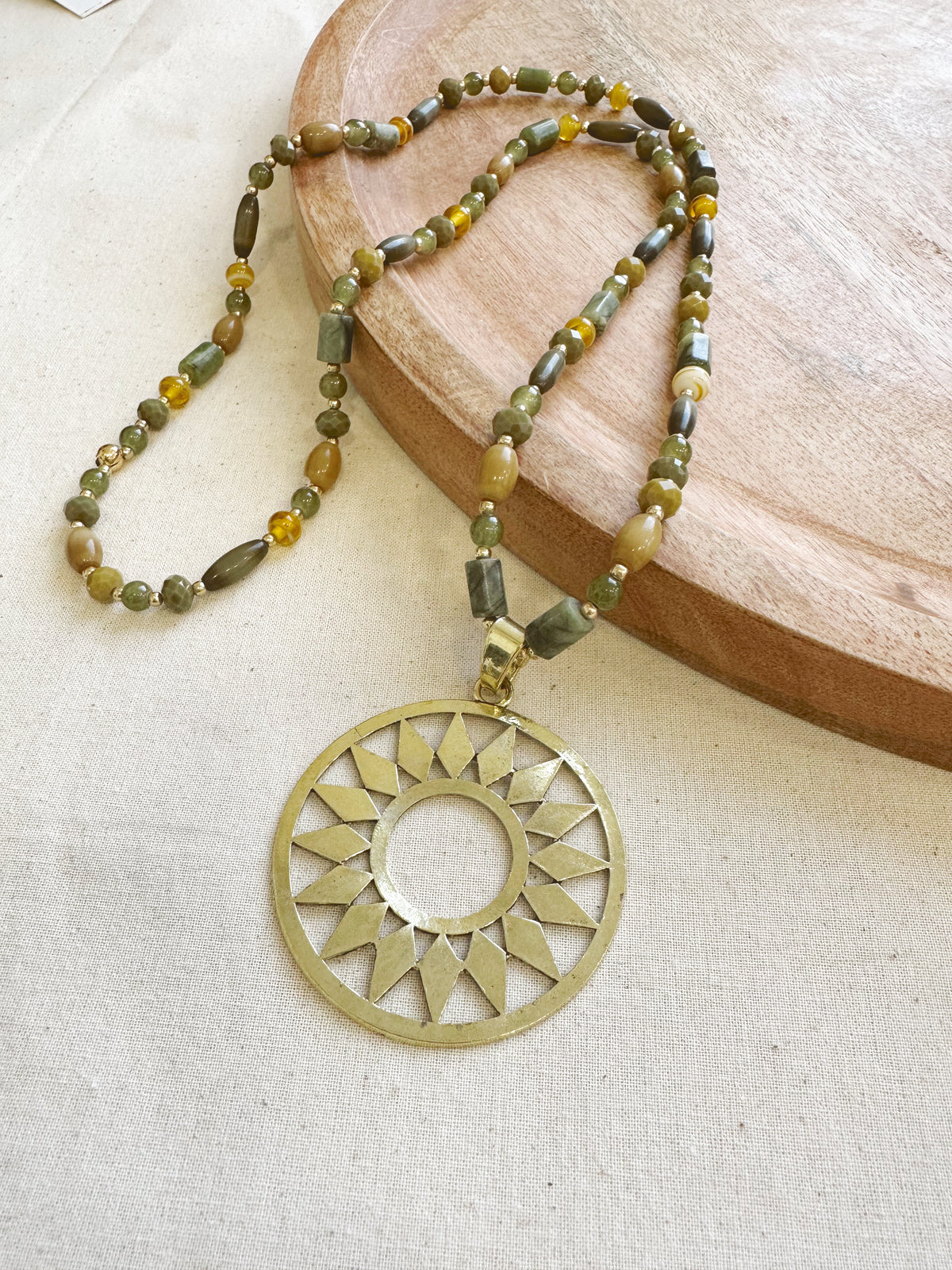 Collar Verde Olivo Dorado
