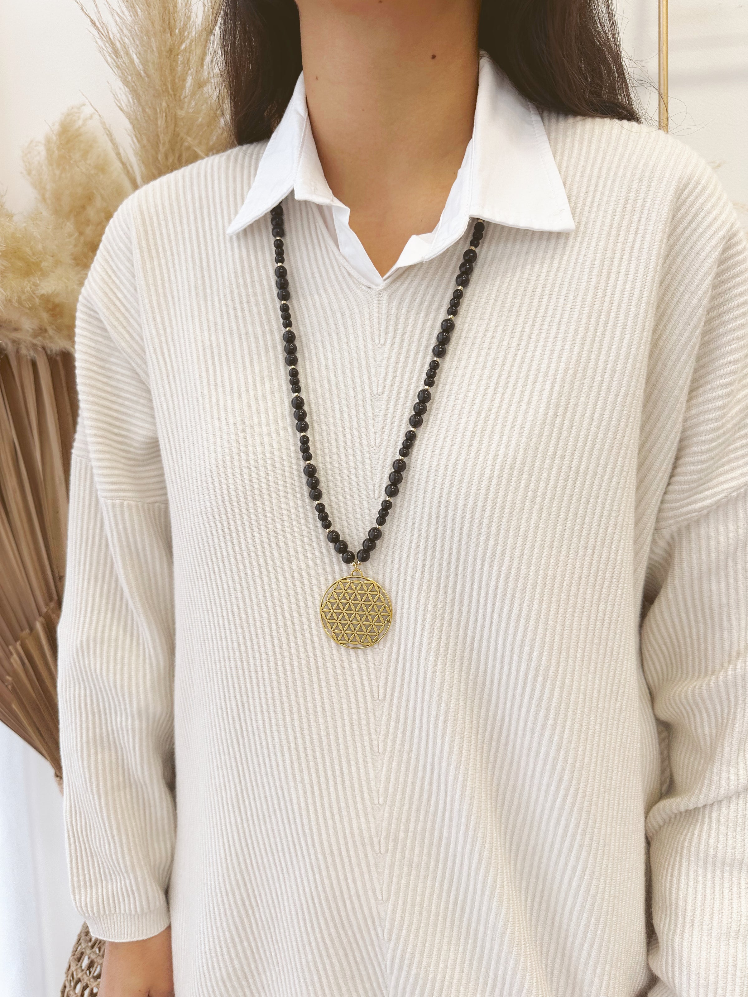 Collar Negro Dorado 1