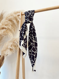 Pañuelo Seda Negro Crema