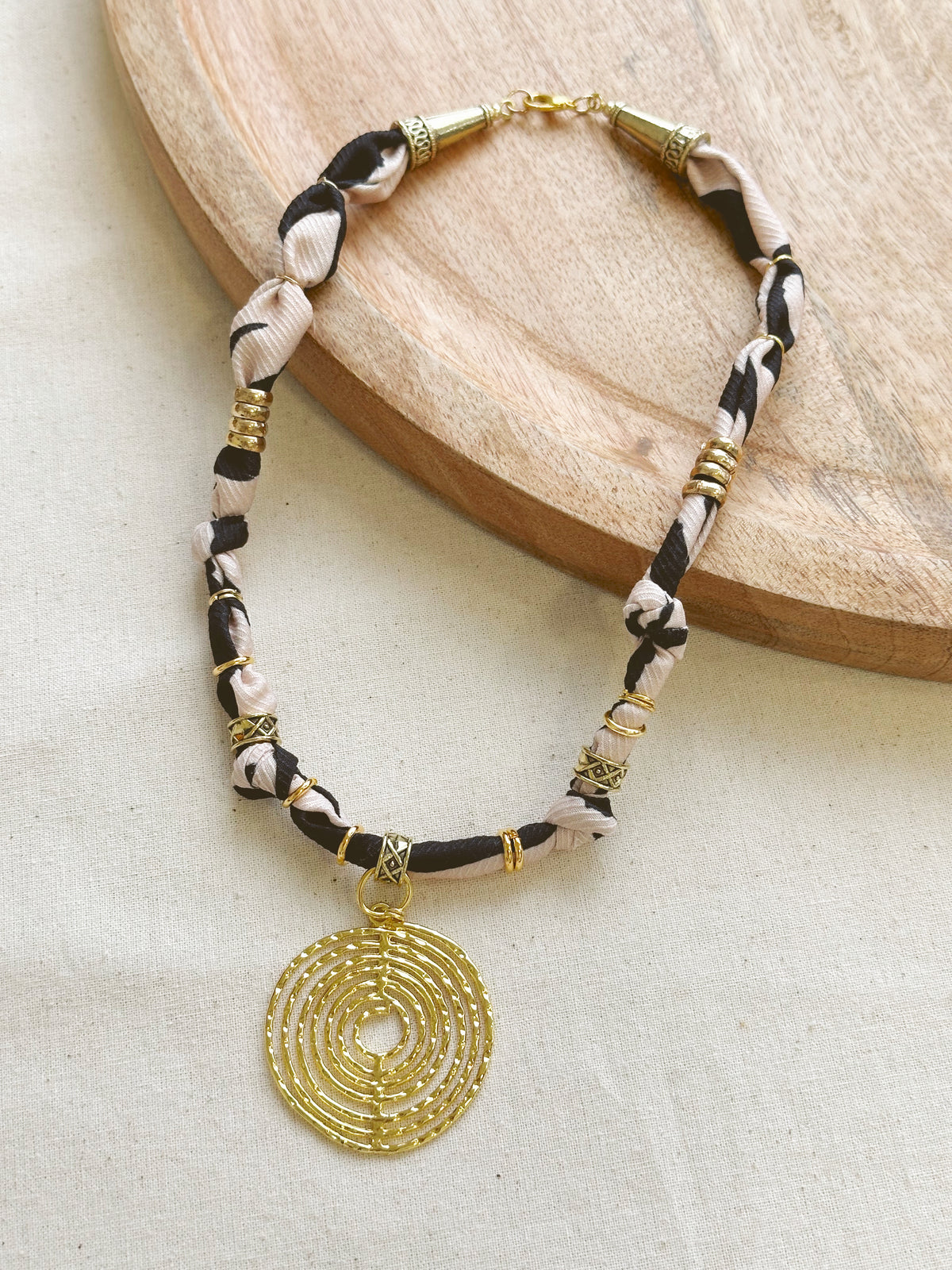 Collar Tela Negro Beige