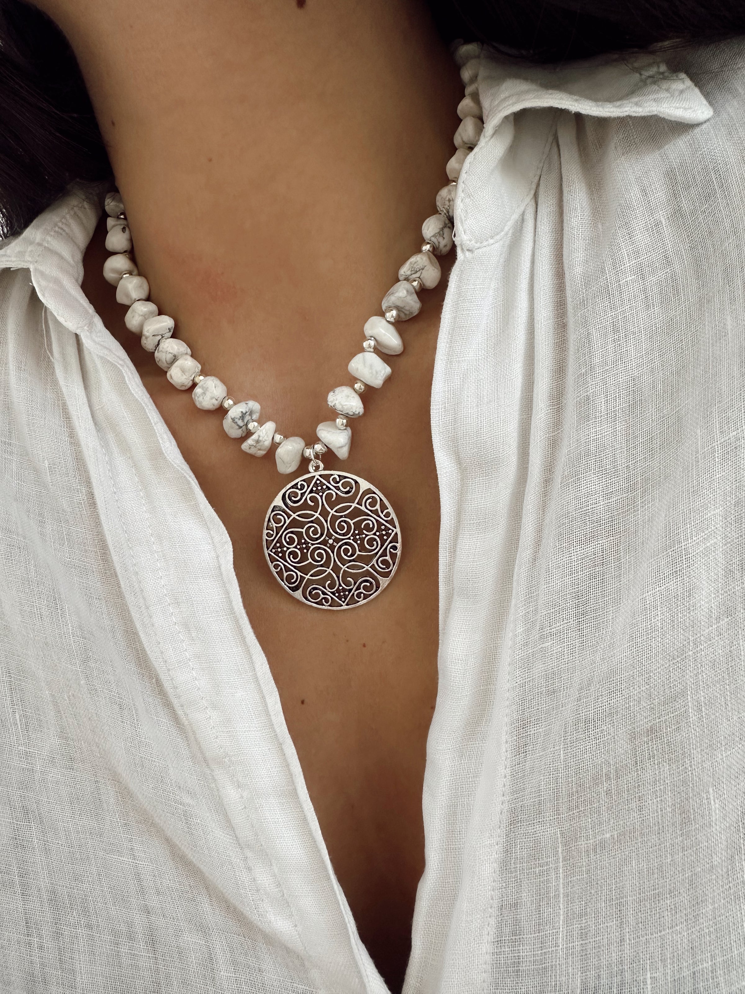 Collar Piedras Plateado
