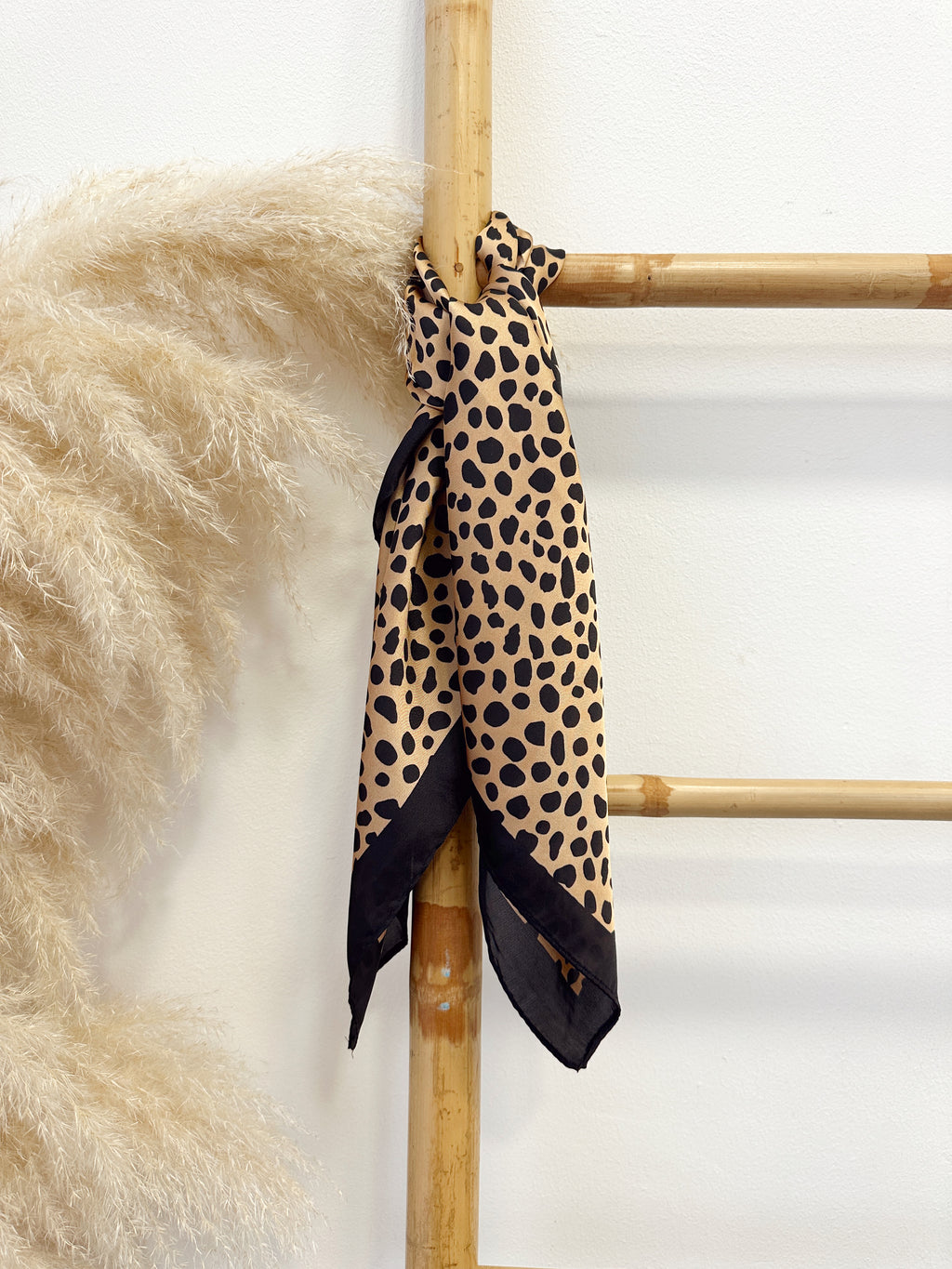 Pañuelo Print Beige Negro