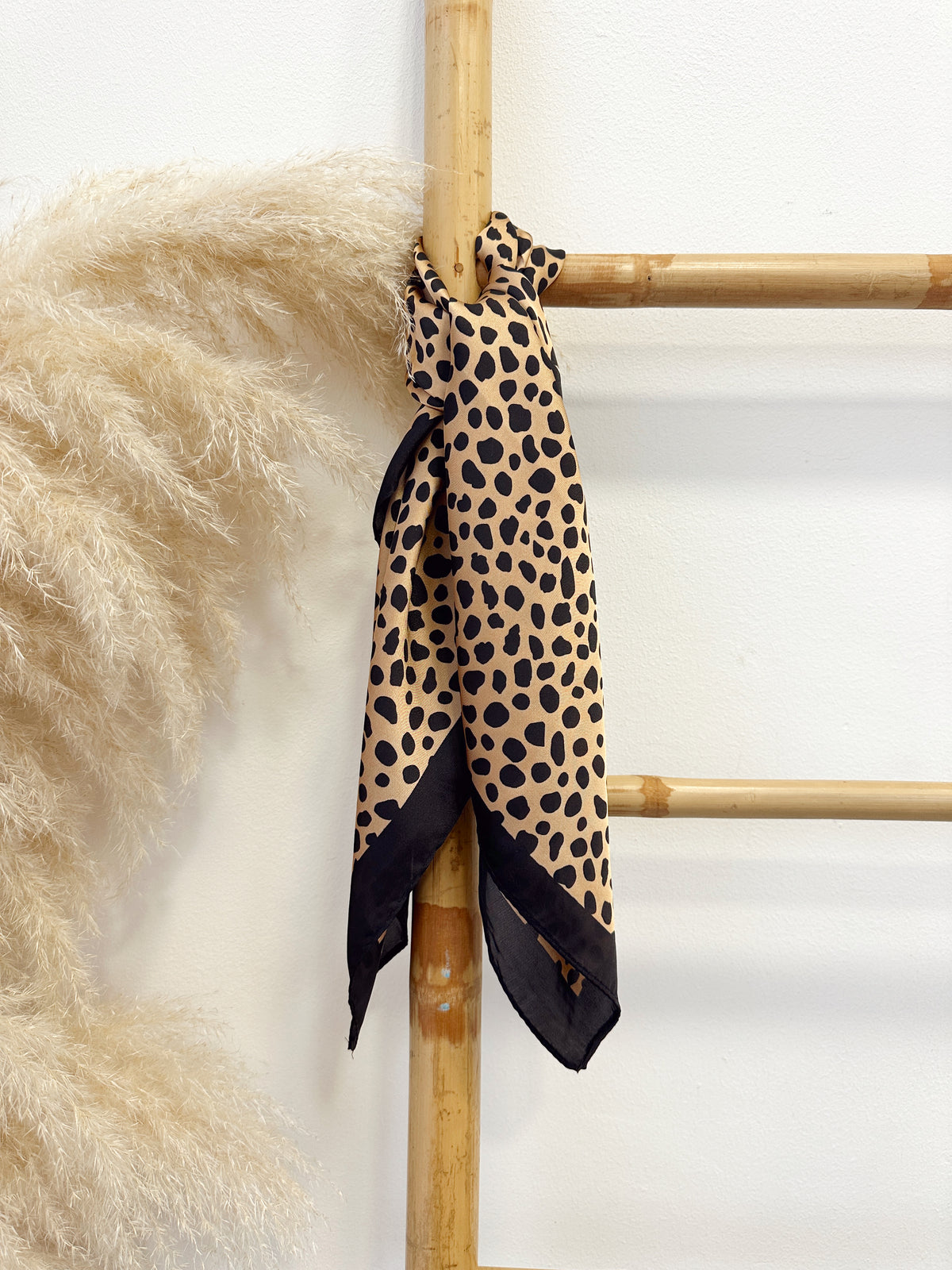 Pañuelo Print Beige Negro