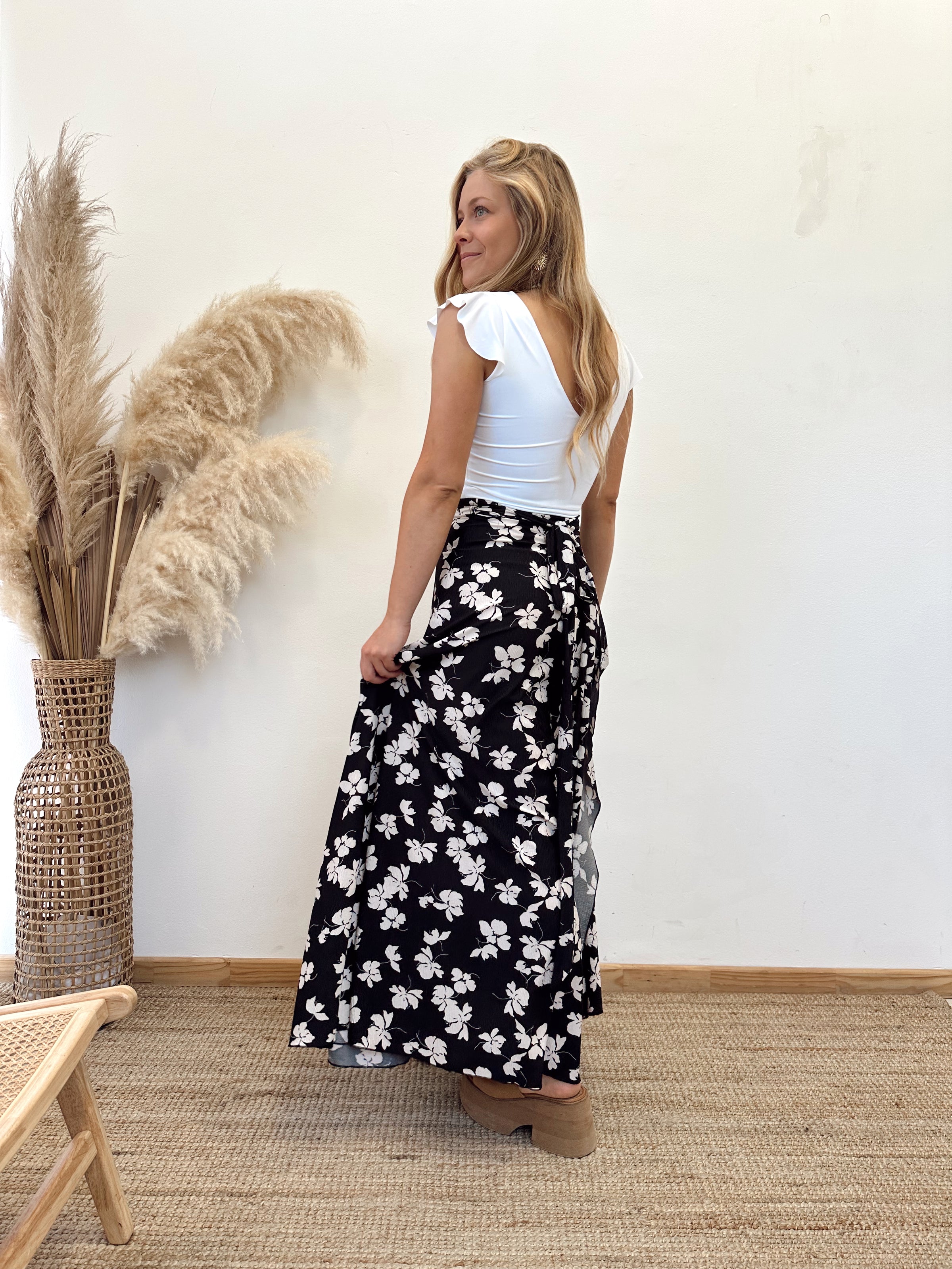 Falda Envolvente Flores Blancas