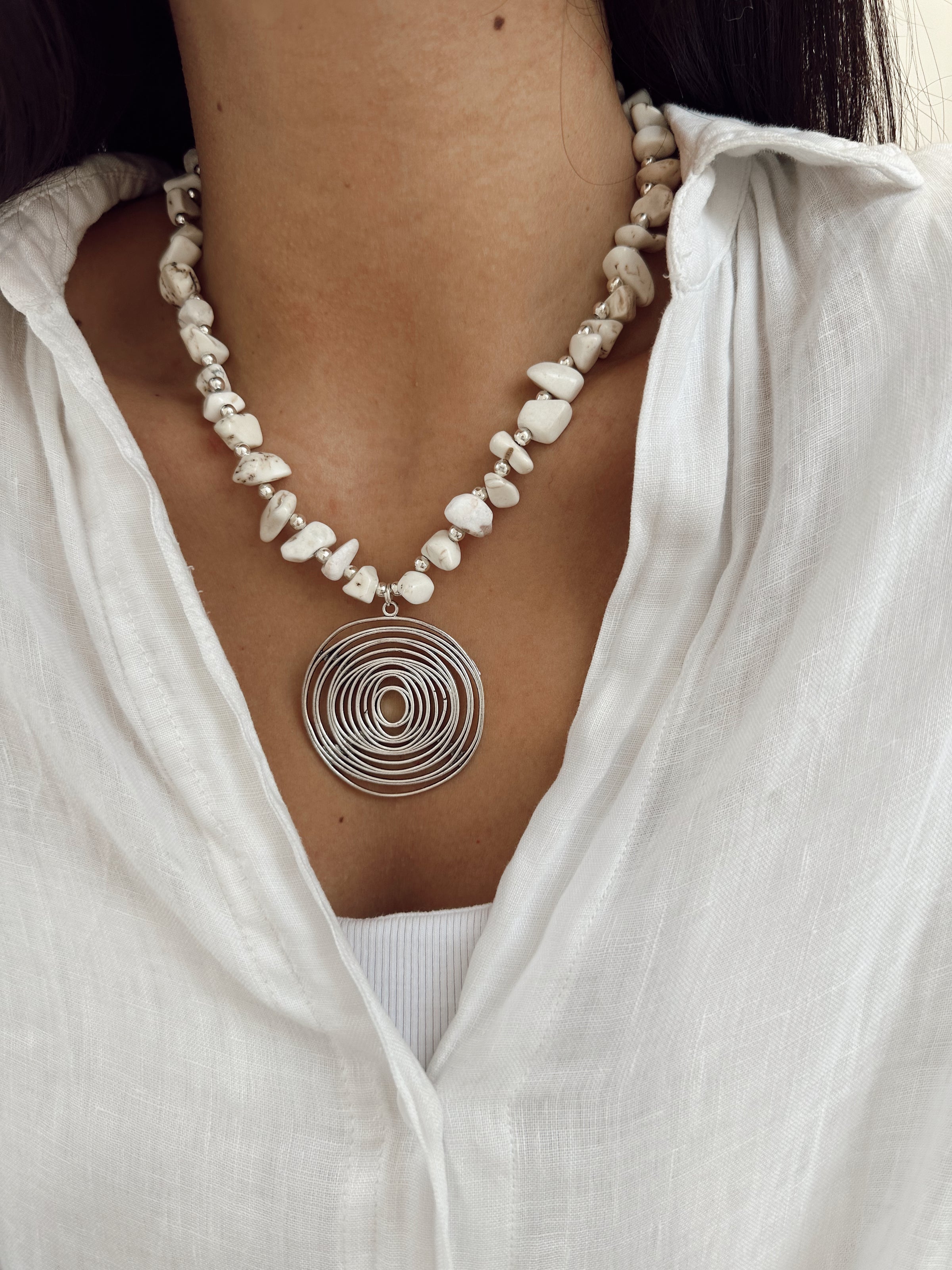 Collar Piedras Plateado 3
