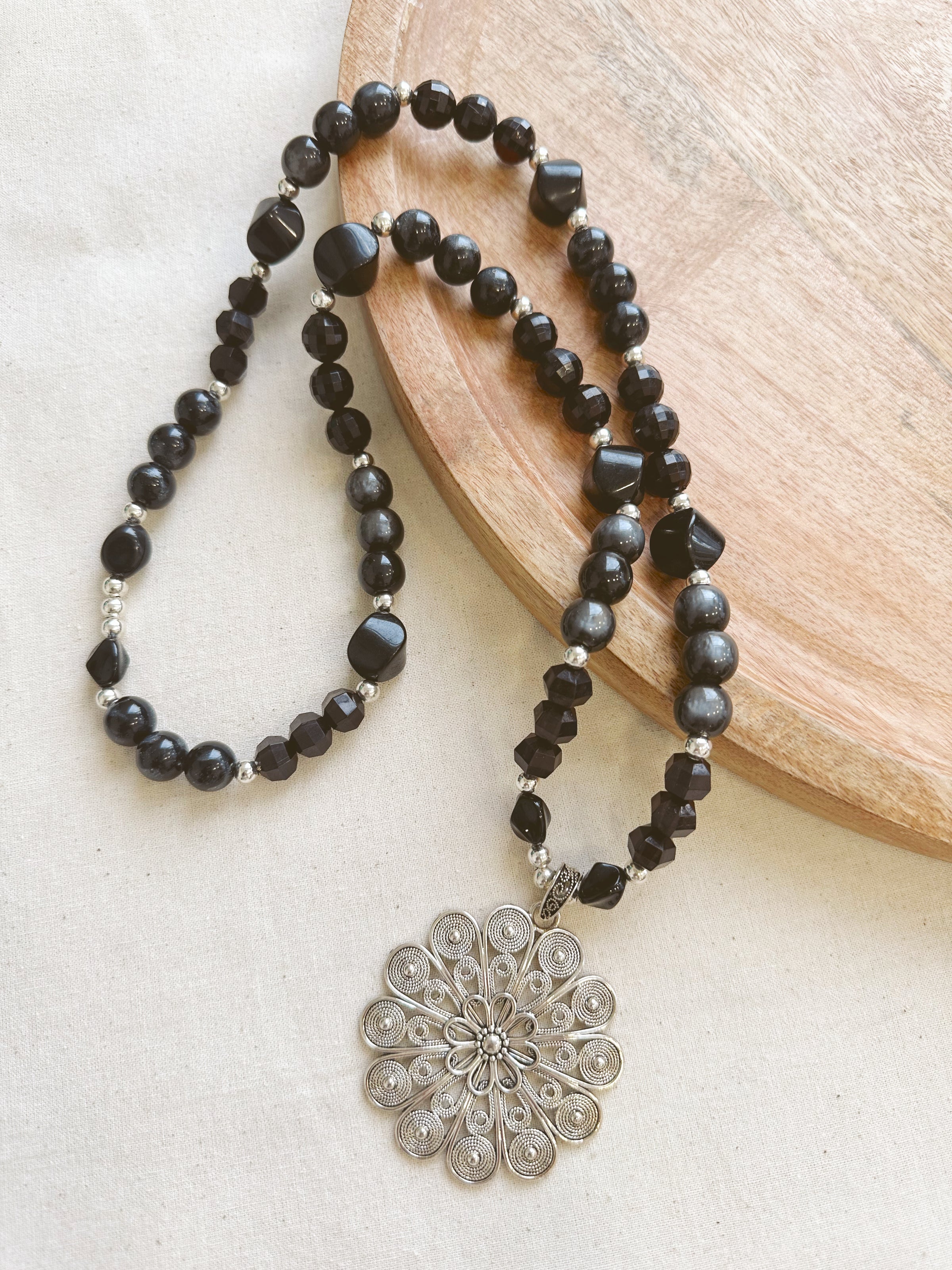 Collar Negro Plateado 2