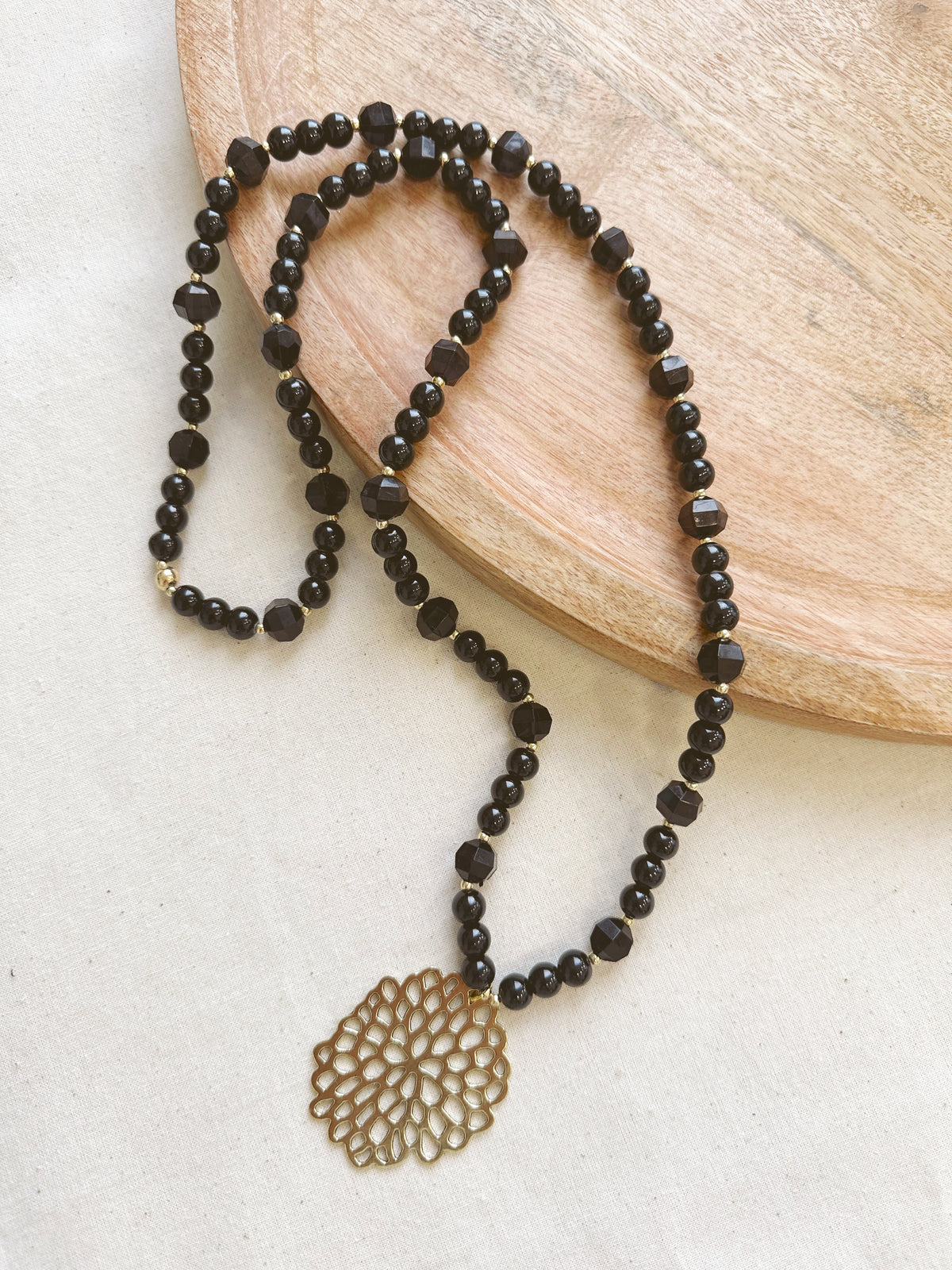 Collar Negro Dorado 2