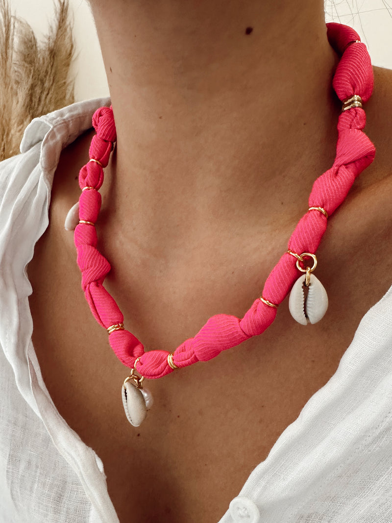 Collar Tela Fucsia Conchitas
