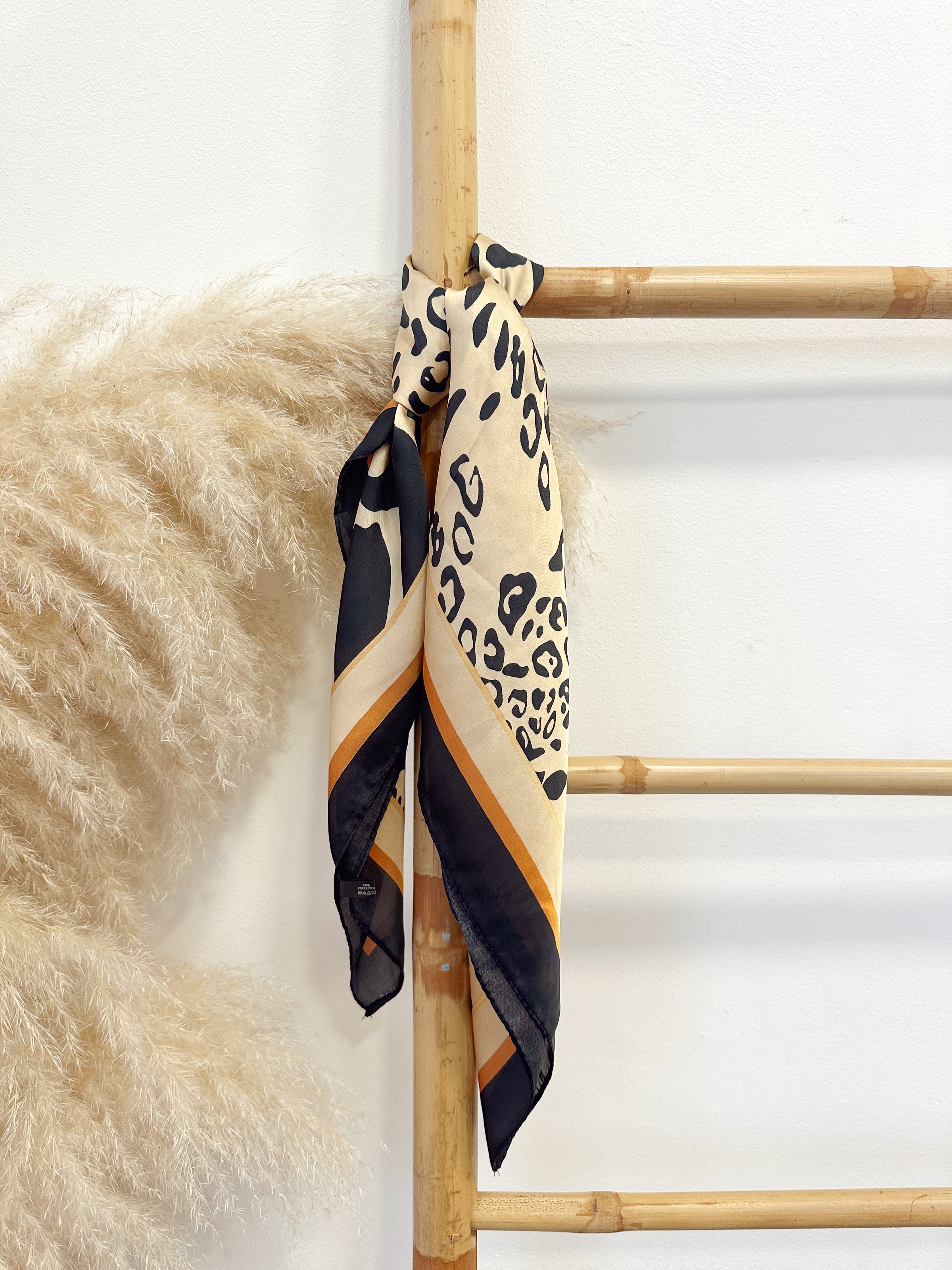 Pañuelo Print Beige Borde Negro