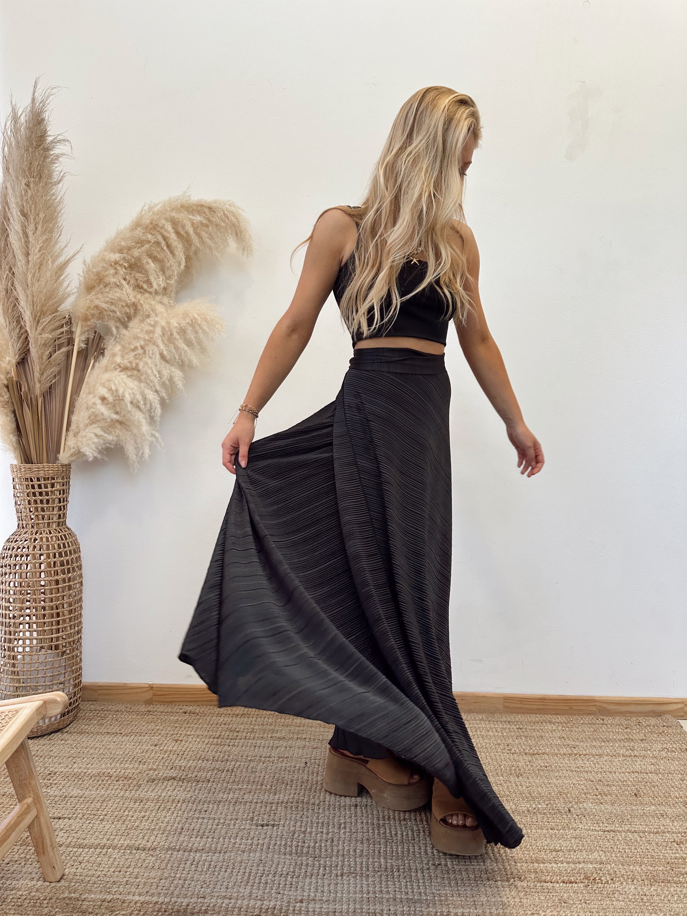 Falda Envolvente Plisada Negra