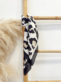 Pañuelo Print Crema Negro