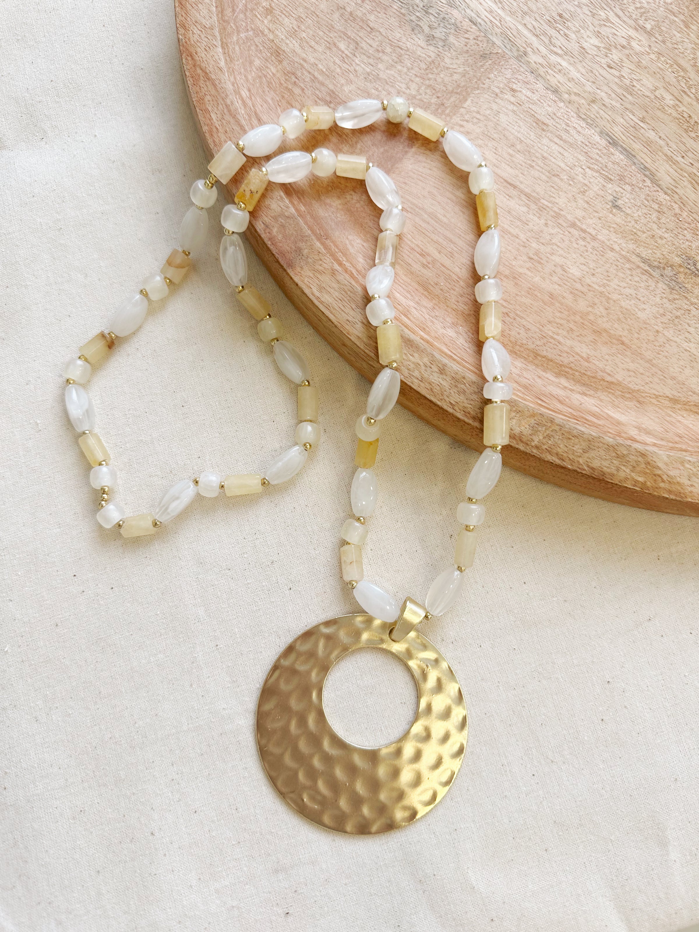 Collar Beige 2