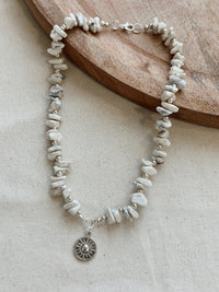 Collar Piedras Plateado Sol