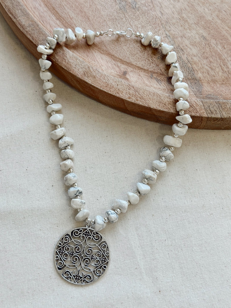 Collar Piedras Plateado