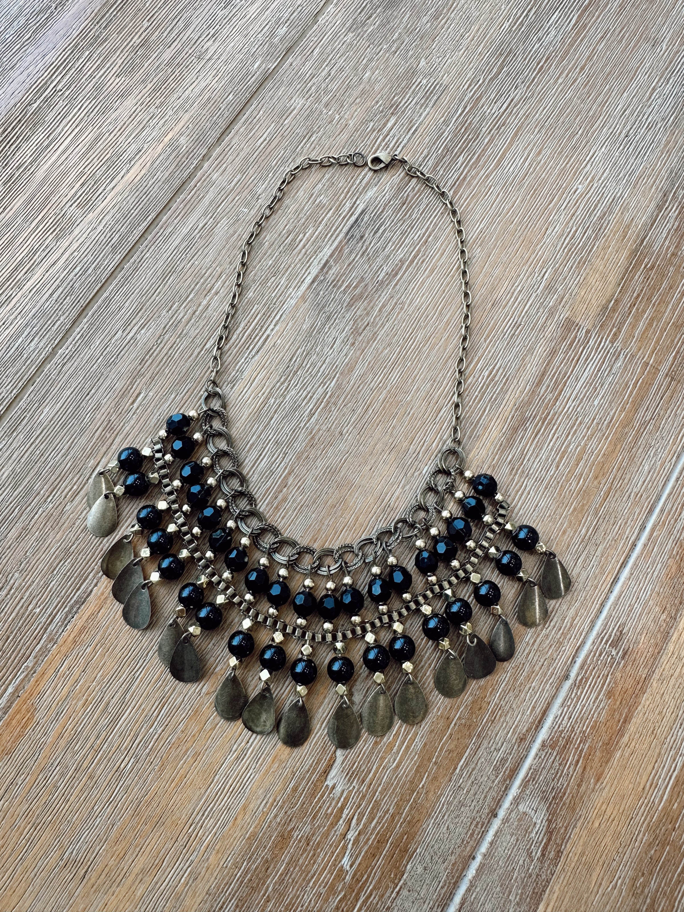 Collar Maria Negro Dorado