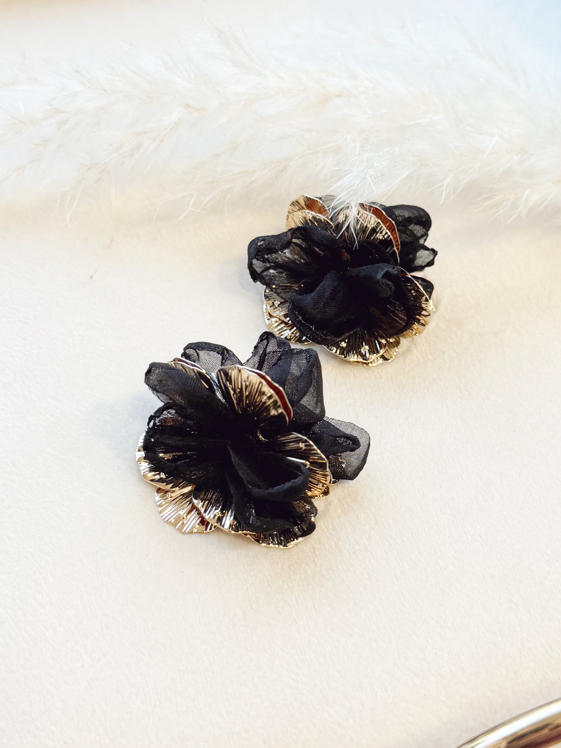 Aros Flor Pétalos Negros