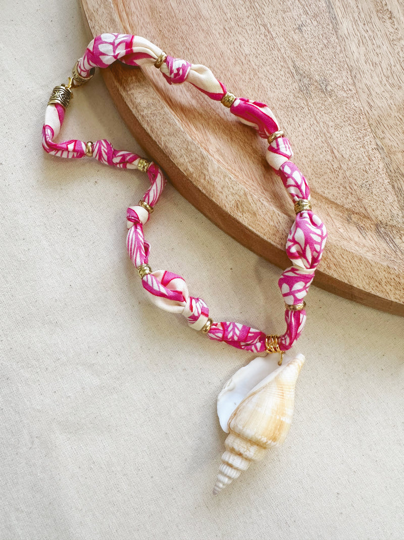 Collar Tela Fucsia Conchita