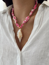 Collar Tela Fucsia Conchita