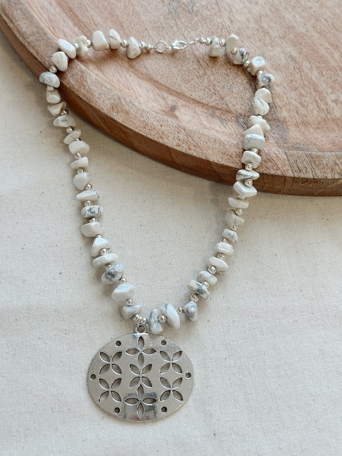 Collar Piedras Plateado 2