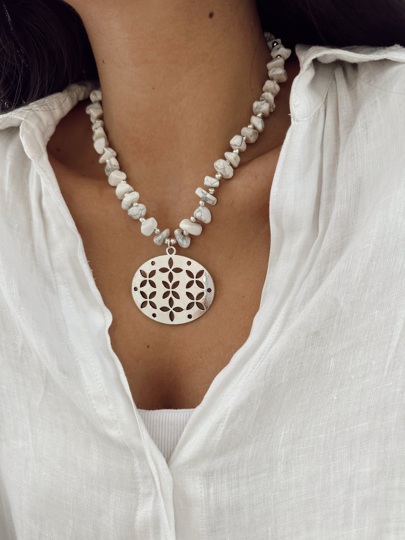 Collar Piedras Plateado 2