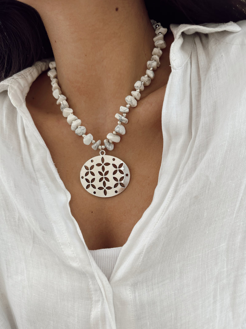 Collar Piedras Plateado 2