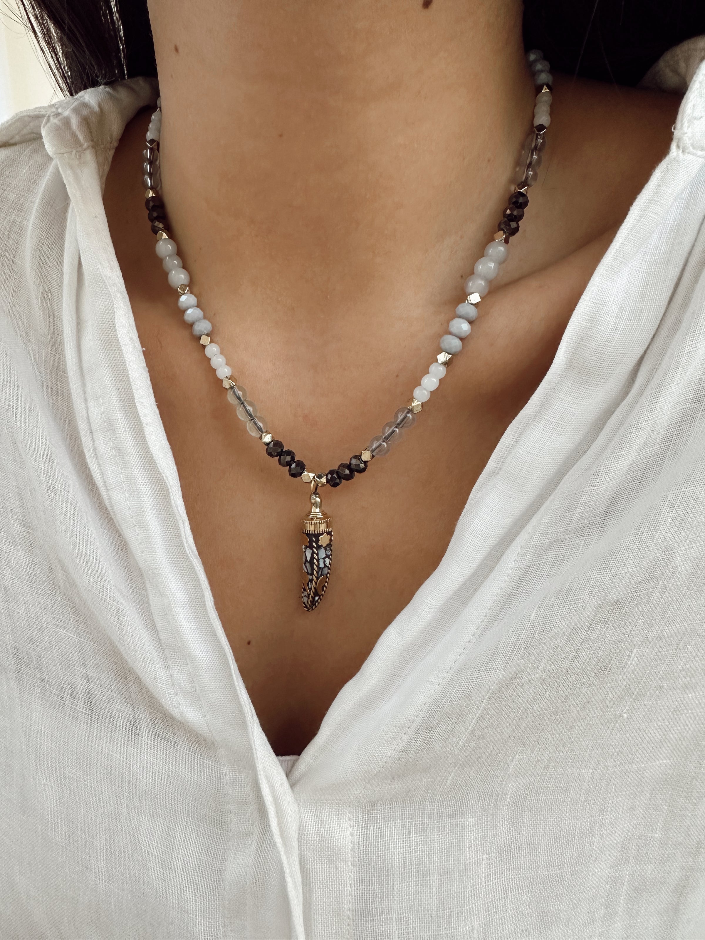 Collar Gris Cacho