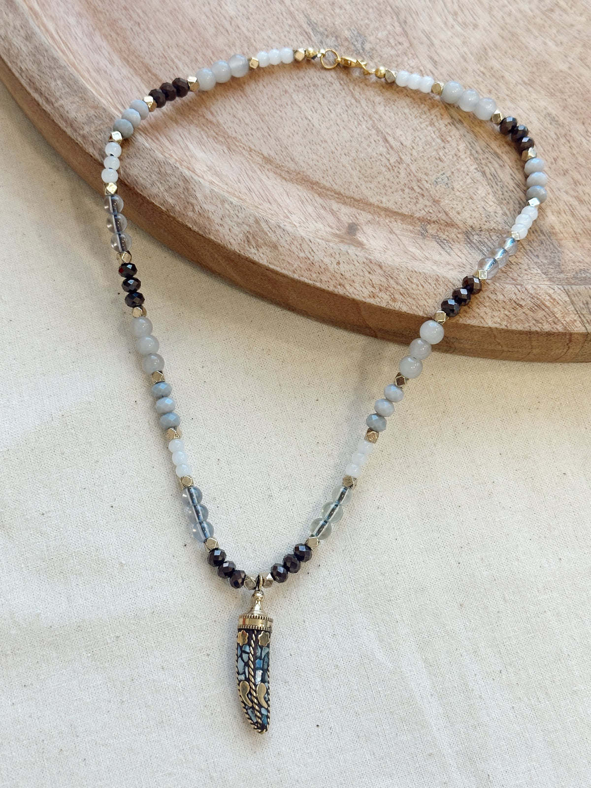 Collar Gris Cacho