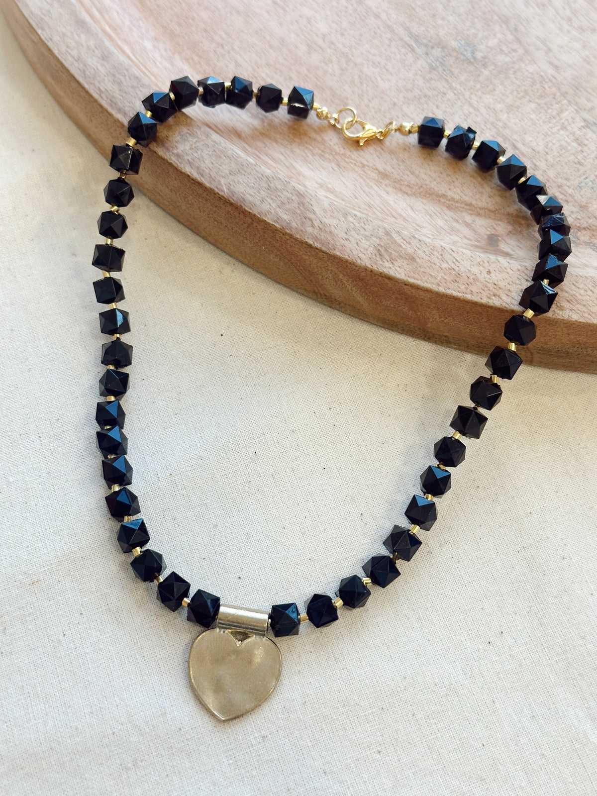 Collar Negro Corazón