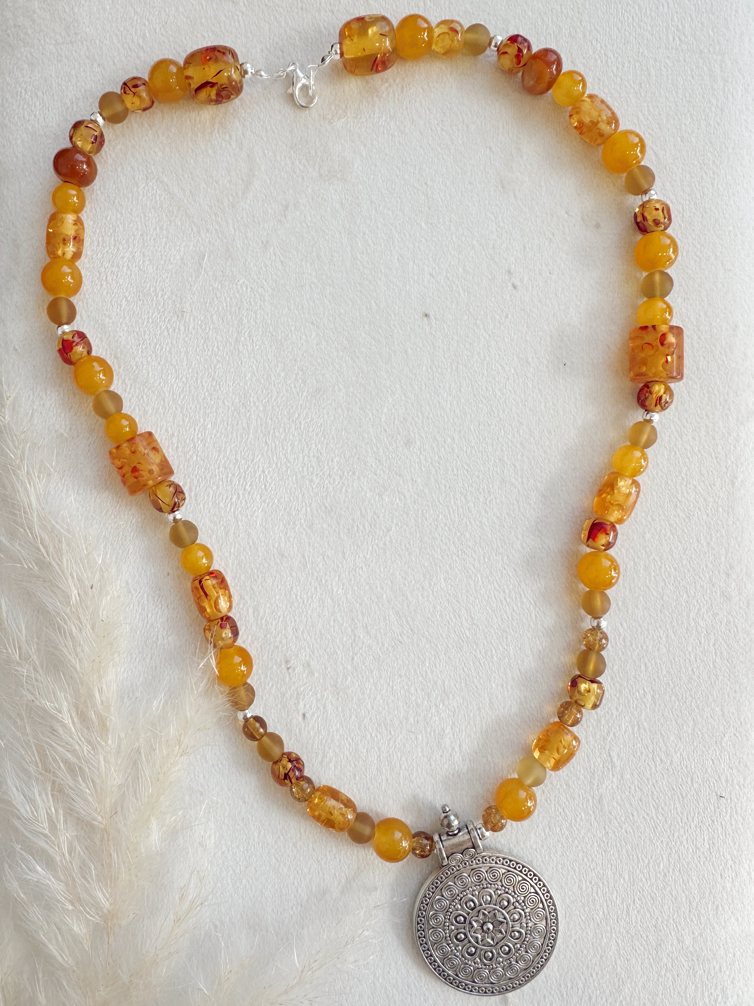 Collar Mostaza Plateado