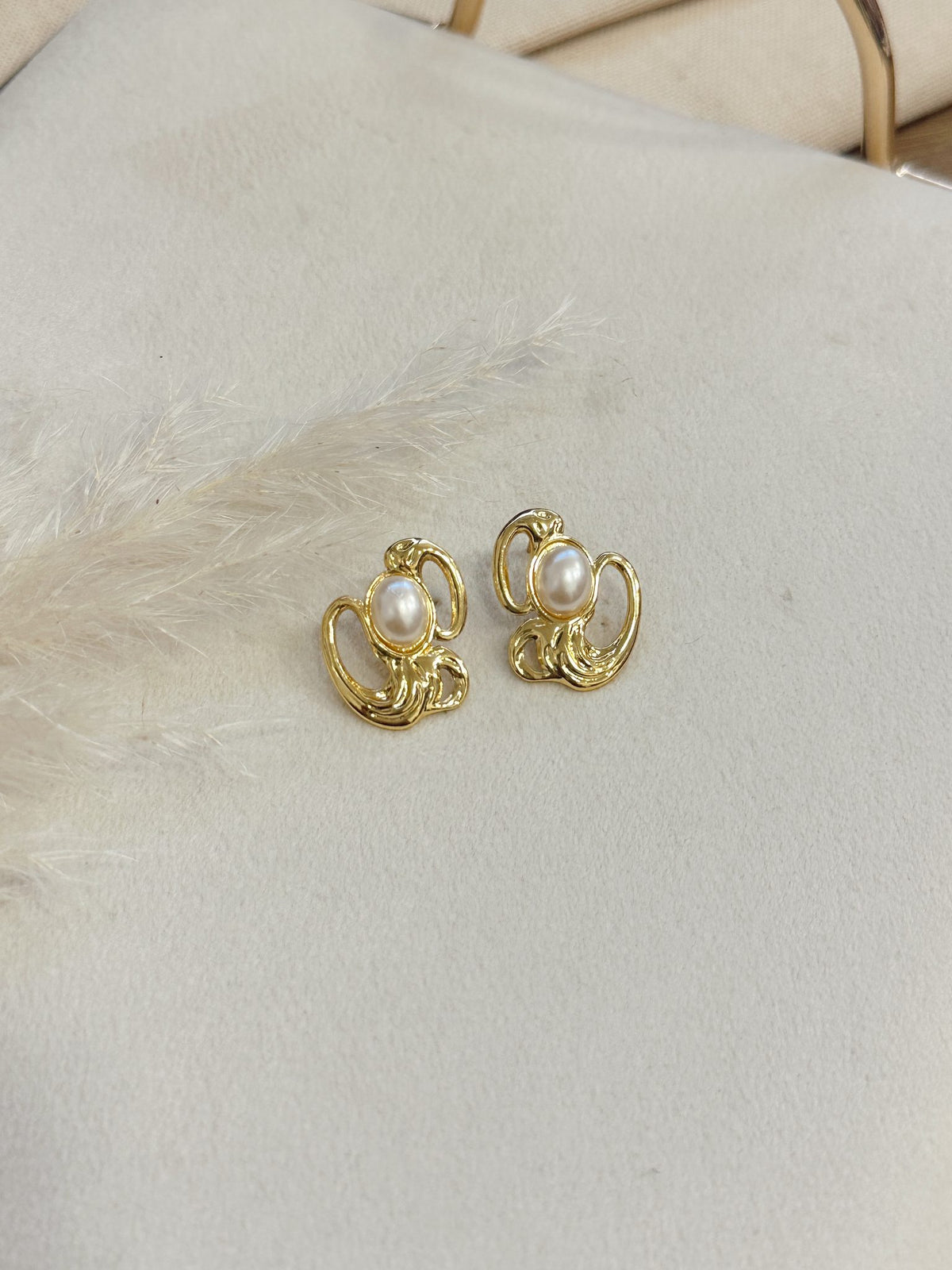 Aros Dorado Espiral Perla