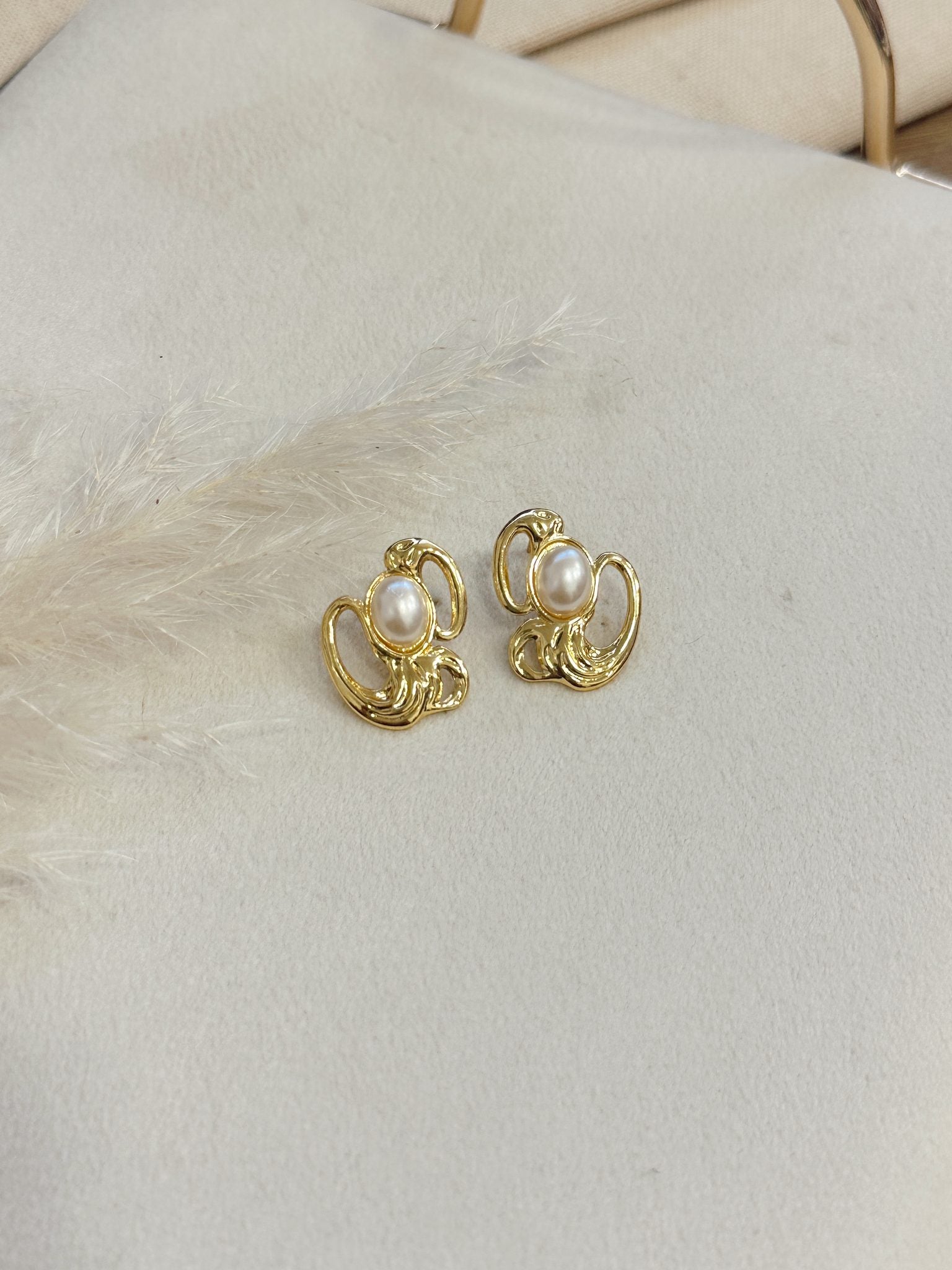 Aros Dorado Espiral Perla