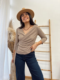 Polera cruzada Arena