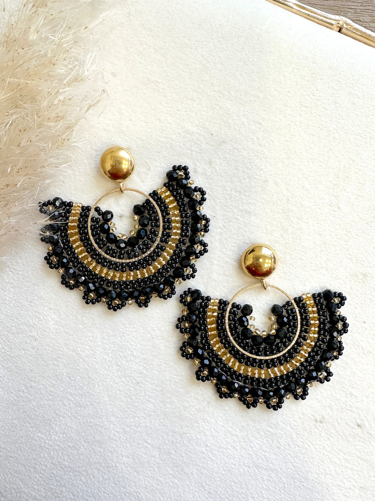 Aros Mostacilla Negro Dorado