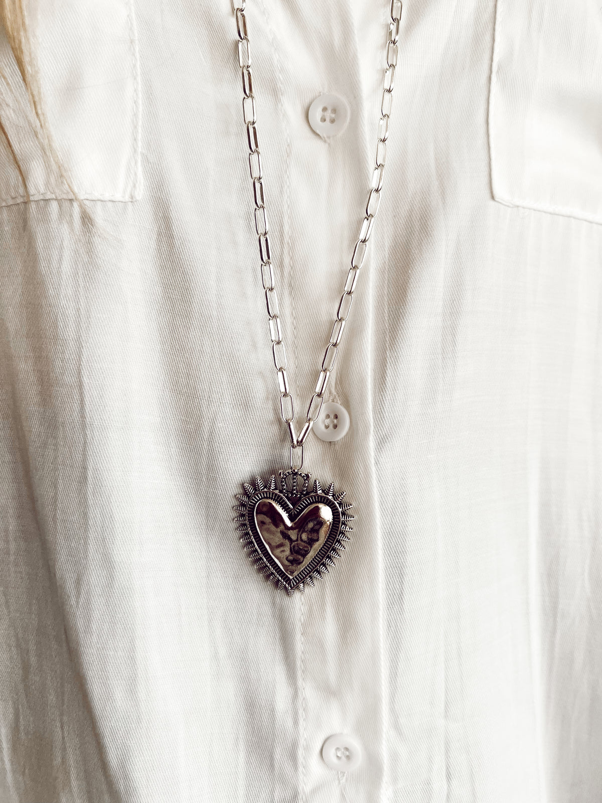 Collar Largo Plateado Corazon