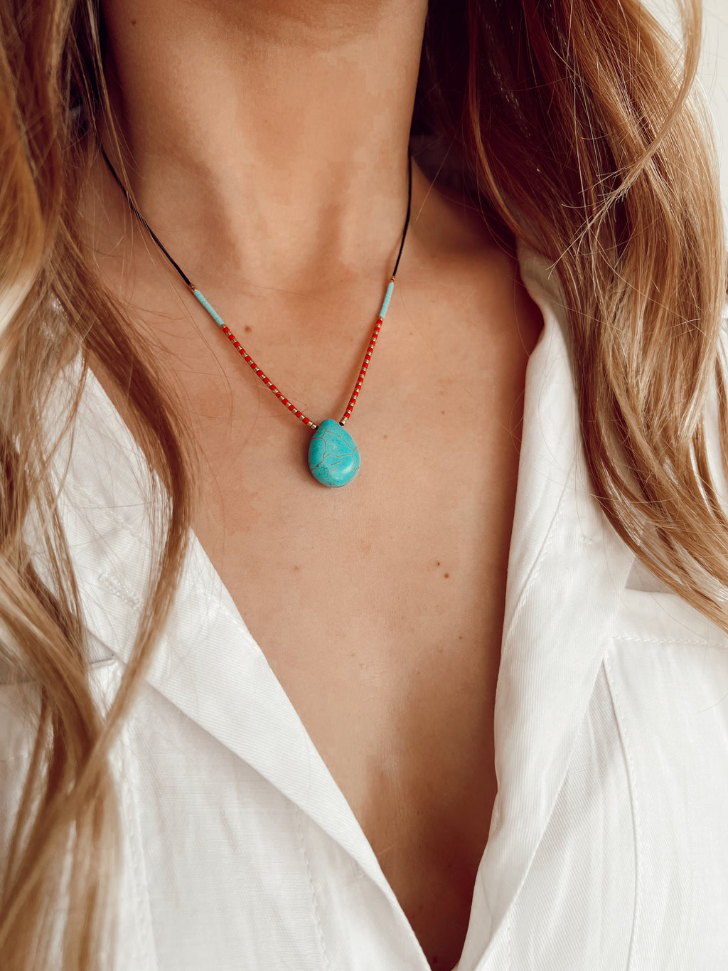 Collar Simple Turquesa Con Rojo