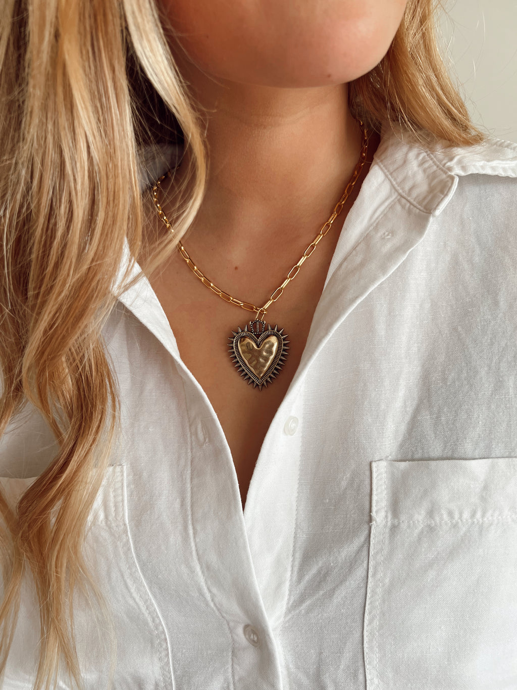 Collar Corto Dorado Corazón
